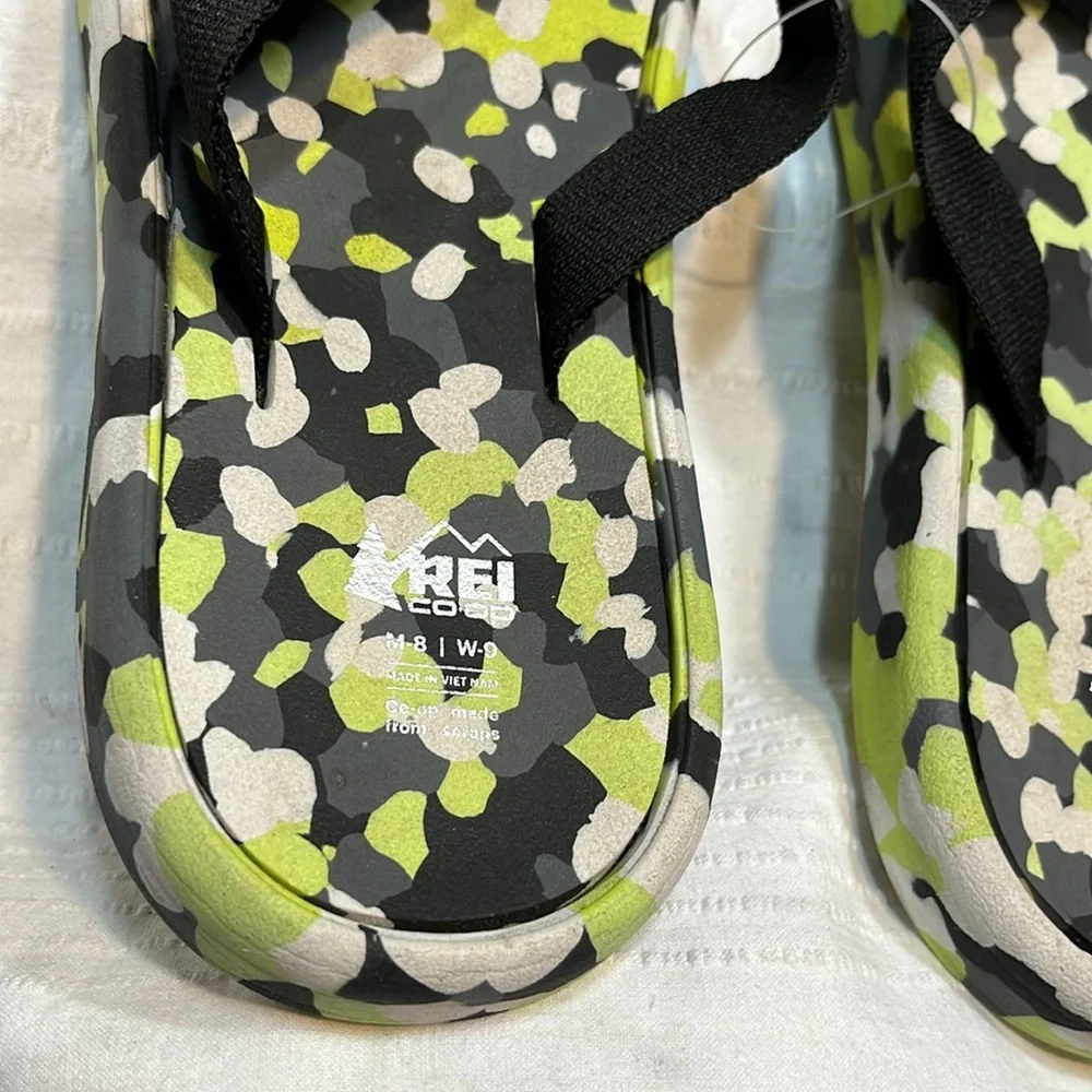 NWOT REI Coop Flip Flop SANDALS Recycled Scraps Sustainable Men’s 8 Women’s 9
